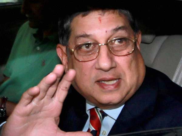 শ্রীনির বিরুদ্ধে অভিযোগ