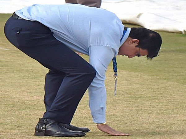 ১০ হাজার মানুষের মুখে অন্ন তুলে দেন সৌরভ