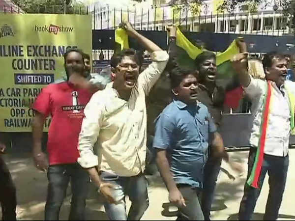 আইপিএলকে সামনে রেখে বিক্ষোভ