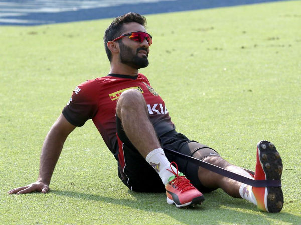 শর্টস পরে বসেছিলেন, বললেন কার্তিক
