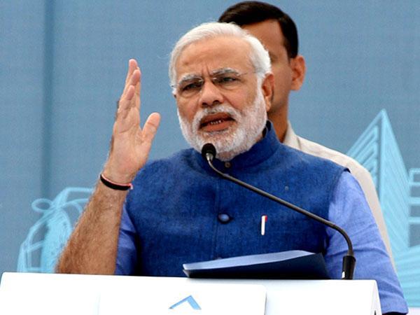 প্রধানমন্ত্রী নরেন্দ্র মোদীকে তোপ