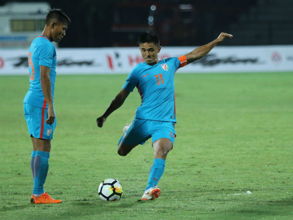 কে কোথায় দাঁড়িয়ে