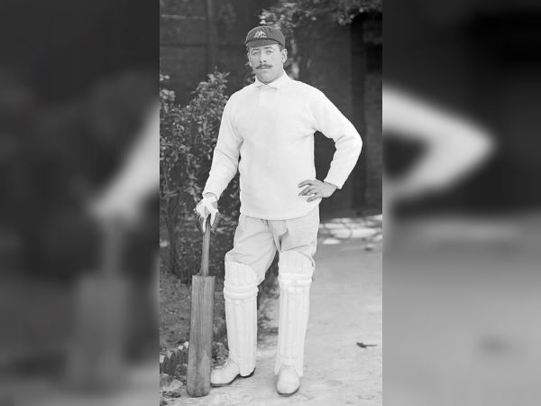 রেজিনাল্ড ডাফ (১০৪ ও ১৪৬)
