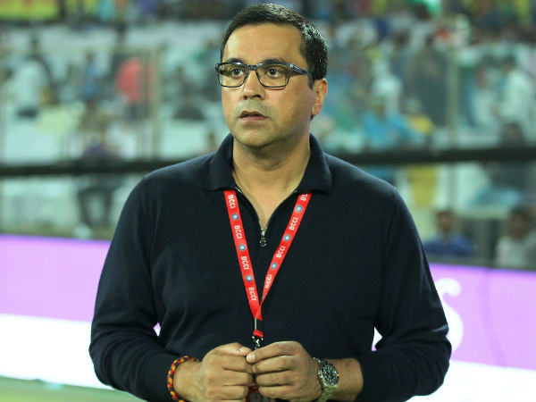 বাড়িতে এসেই প্যান্ট খুলে দাঁড়িয়ে পড়েন