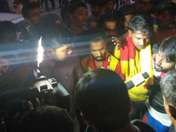 মাটিতে ফেলে মার