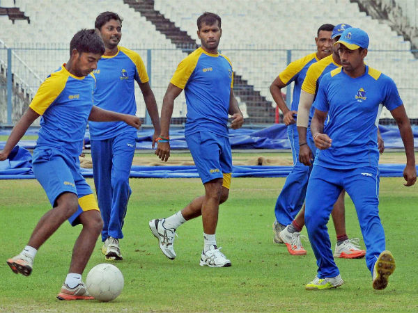 কোন পথে এগোবেন তিনি?