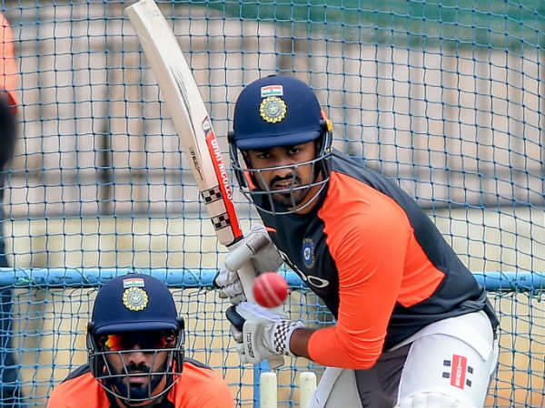 করুণ নায়ারকে বসিয়ে রাখা