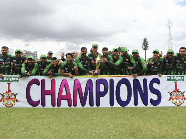 বাবরের সঙ্গেই এগোচ্ছে পাকিস্তান