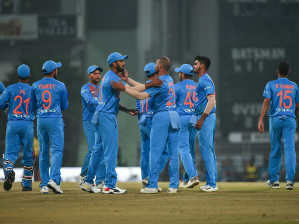 ১২ সদস্য়ের দল