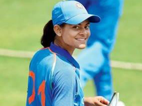রাধে যাদব, বোলার, ভারত