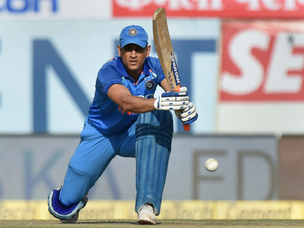 তাহলে আবার দলে কেন ধোনি?