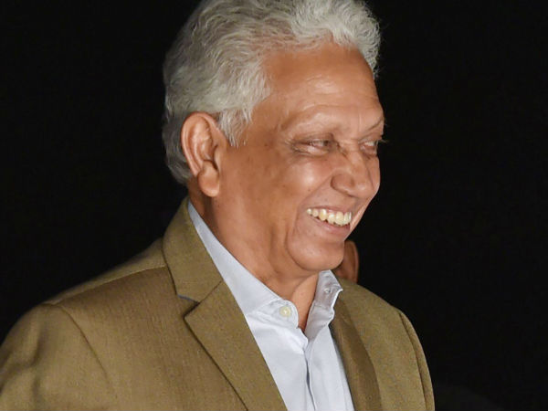 দ্রাবিড় কার রেকর্ড ভেঙেছিলেন?