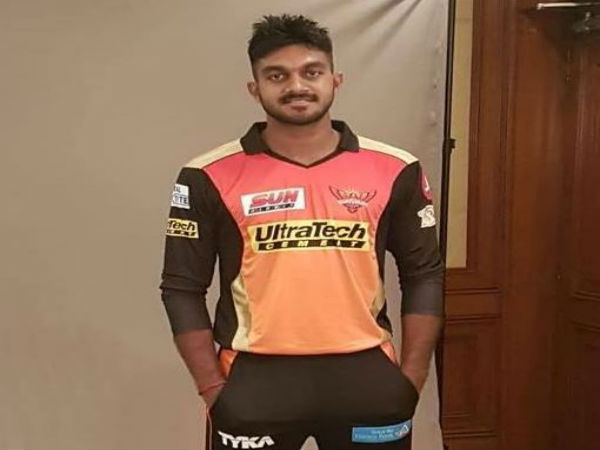 বিশ্বকাপের দলের ভাবনায় ঢুকতে পারবেন বিজয় ও শুভমন 