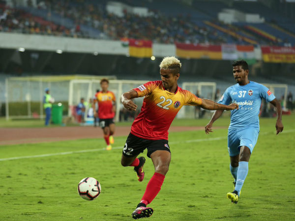 ঘর সামলে আক্রমণে