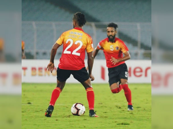 পিঠোপিঠি জোড়া গোল
