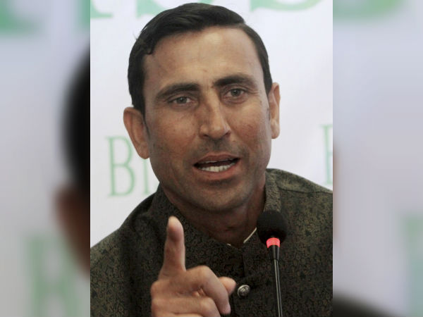 কি বলছেন ইউনিস?