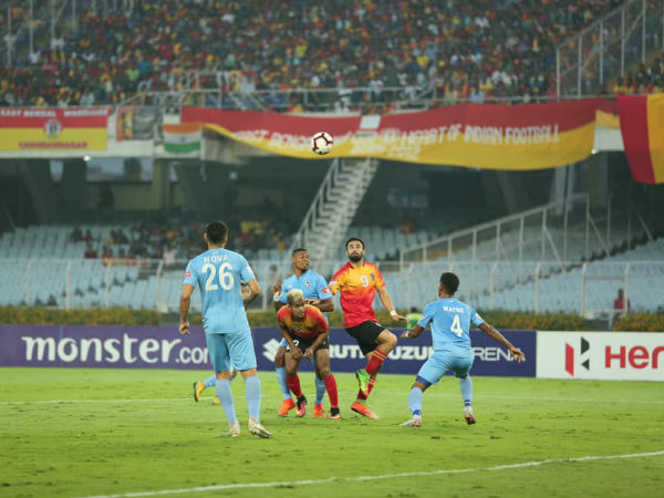 গতির বিরুদ্ধে সেই প্লাজা