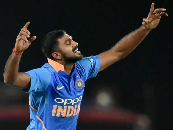 বিজয় শঙ্করের বিপক্ষে