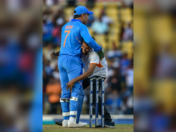 অবশেষে দিলেন ধরা