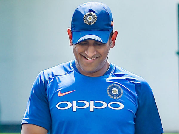 ভাটা পড়েনি ধোনির জনপ্রিয়তায়