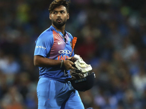 পন্থের পাশে দাঁড়ালেন ব্যাটিং কোচ