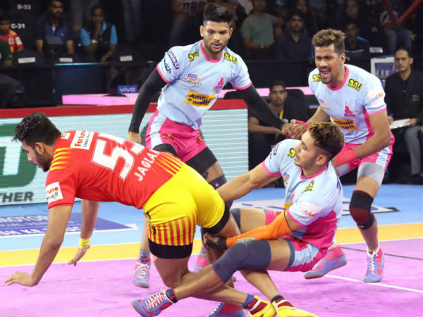 জিতে প্রো কবাডি লিগ জমিয়ে দিল ইউ মুম্বা ও জয়পুর পিঙ্ক প্যান্থার