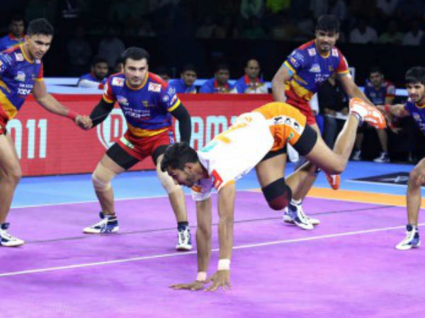 এর আগে মুখোমুখি 