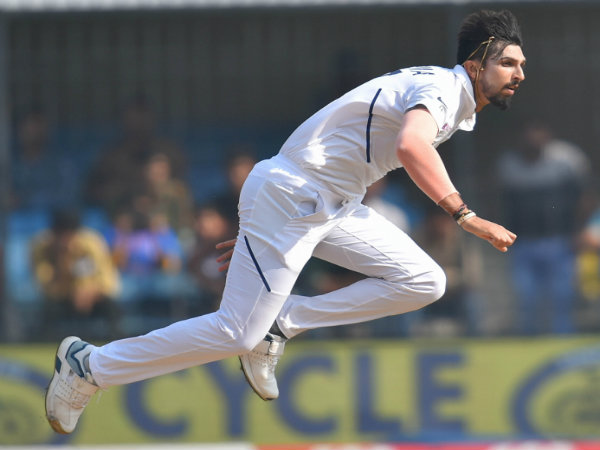 গোলাপি বলে প্রথম উইকেট