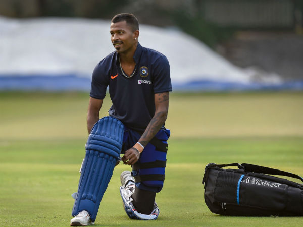 নেটে বল করছেন পান্ডিয়া