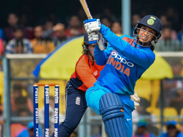 টসে হেরে ব্যাট