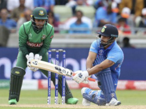 কাঁটায় কাঁটায় টক্কর