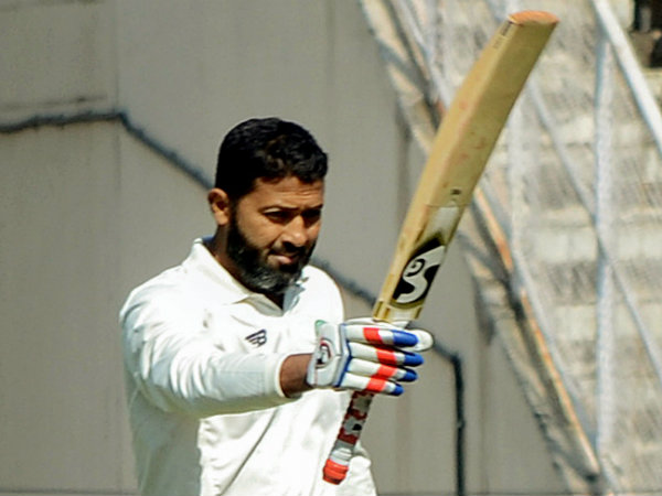 প্রথম শ্রেণির ক্রিকেটে অভিষেক