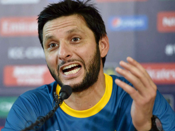 সময়ের বদল আফ্রিদির ব্যাটে