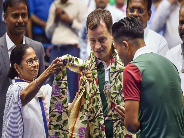 রাজ্যের অসহায় মানুষদের পাশে মোহনবাগান