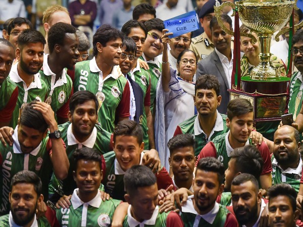 ফুটবলাররাও এগিয়ে এলেন