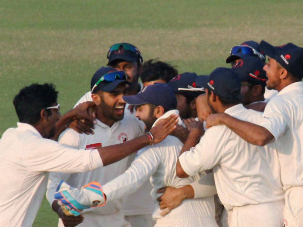টসে জিতে ফিল্ডিং গুজরাতের