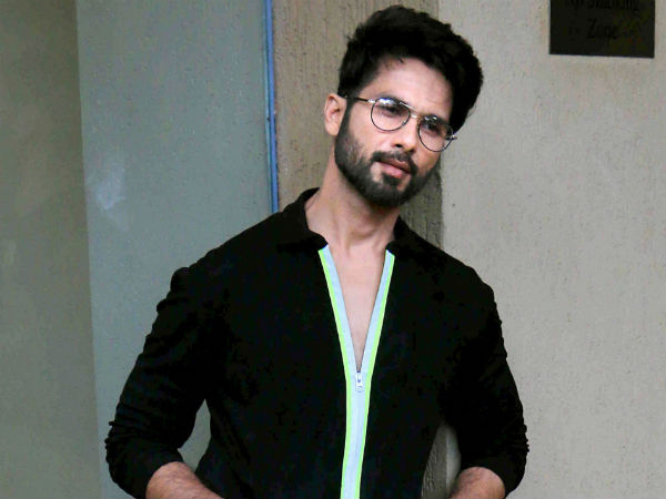 টুইটারে শাহিদকে এই প্রশ্ন করা হয়