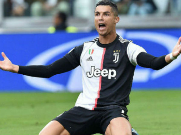 ২০০২ সালে অভিষেক