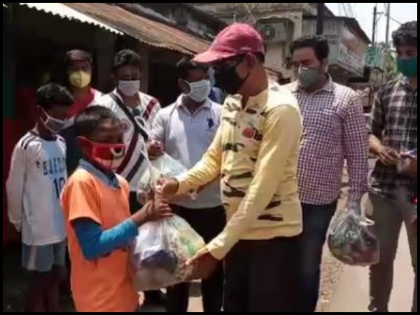 সবুজ মেরুনের সদস্যদের সাহায্য