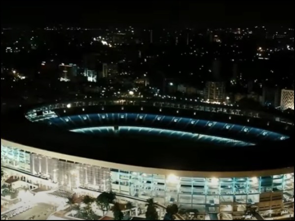 যুবভারতীতে উড়ে গিয়েছে ছাউনি