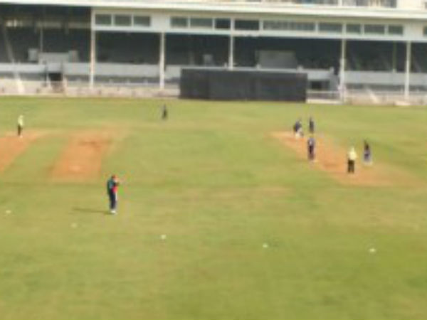 স্থানীয়দের বাধা