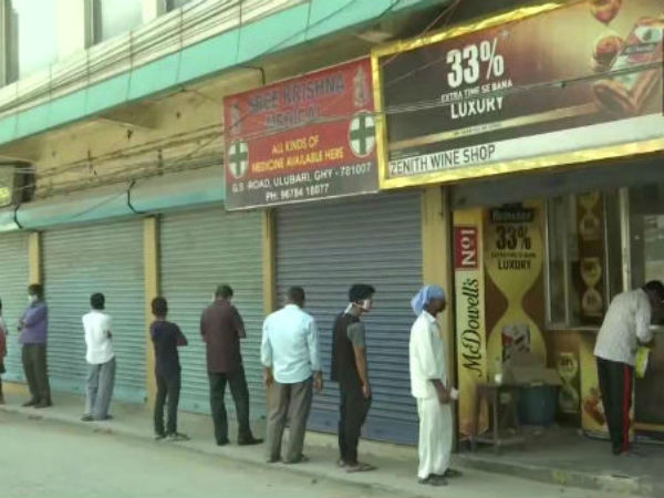 সোমবার থেকে চালু মদের দোকান