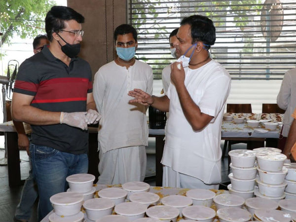 করোনা রুখতে সৌরভের সাহায্য