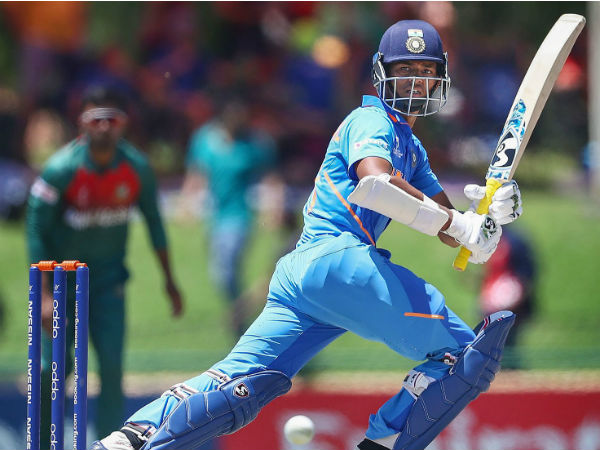 আরব সাগরের পাশে ফুচকা বিক্রিও করেছেন