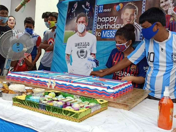 ৩৩ পা দিলেন মেসি