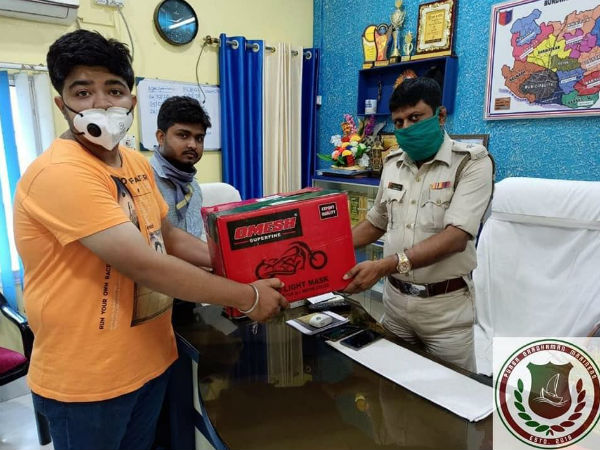 পুলিশকে সাহায্য মোহনবাগানীদের