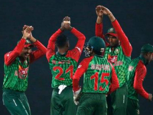 পরিবার সহ আক্রান্ত ক্রিকেটার