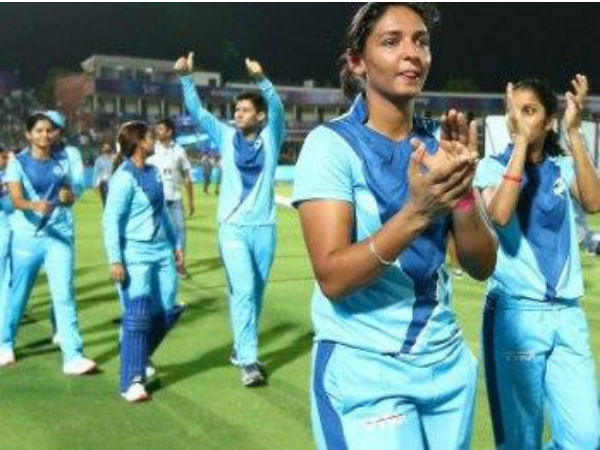 আইপিএলে ব্রাত্য মেয়েরা