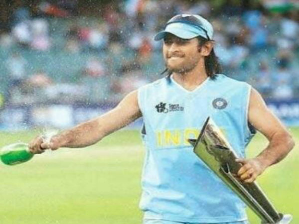 সচিনের মতো ধোনির জার্সিও সংরক্ষণ চাইছেন ফ্যানেরা