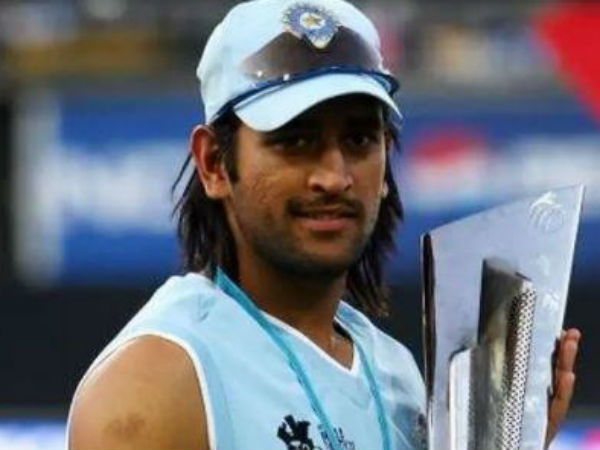 ধোনির অবসর পোস্ট